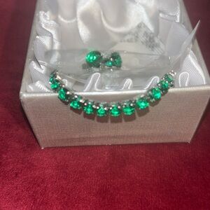 News simulated diamond earrings n bracelet in silvertone